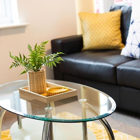Executive 2 Bed Flat In Stockton Heath By Amazing Spaces Relocations Ltd Warrington Eksteriør bilde