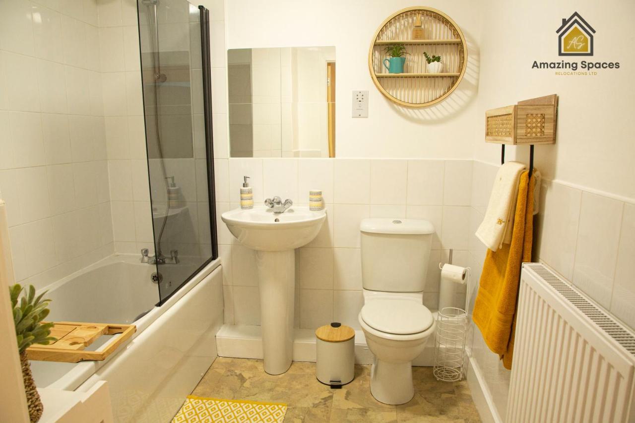 Executive 2 Bed Flat In Stockton Heath By Amazing Spaces Relocations Ltd Warrington Eksteriør bilde