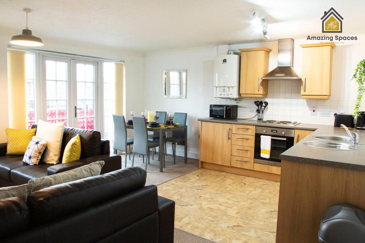 Executive 2 Bed Flat In Stockton Heath By Amazing Spaces Relocations Ltd Warrington Eksteriør bilde